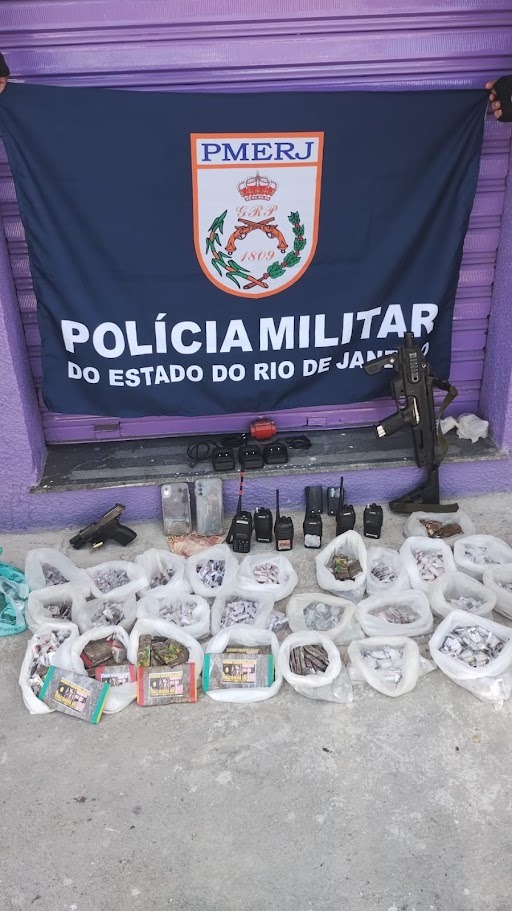 7º BPM apreende arma e drogas no Jardim Catarina
